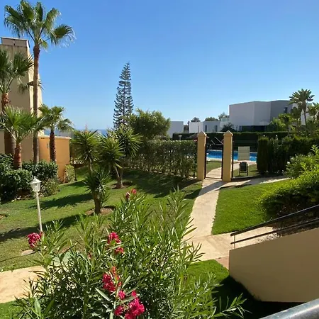 Ground Floor Apartment- 2 Bedrooms - 450 Meters From The דירה מארבלה